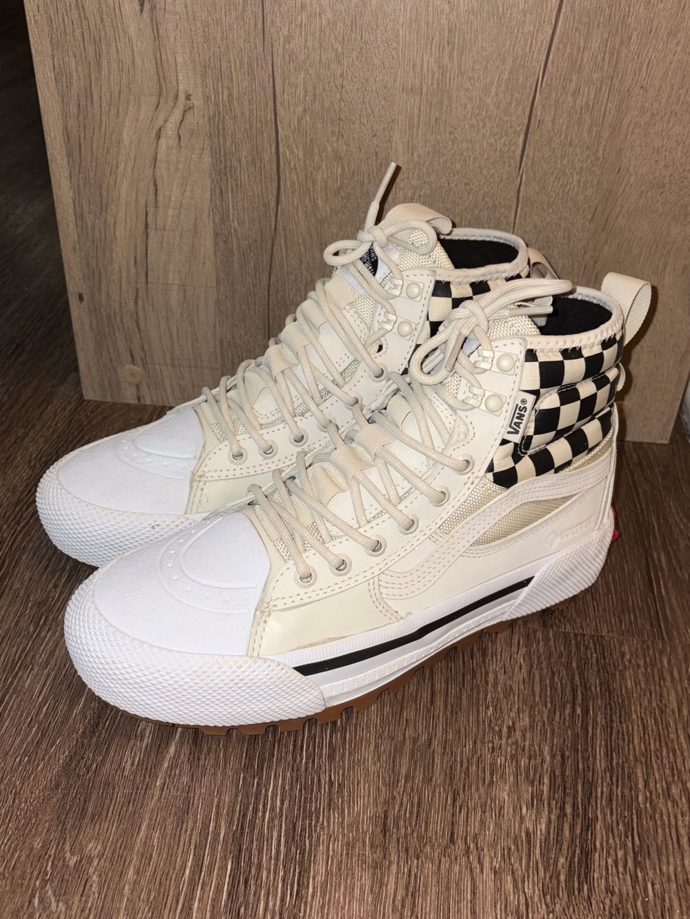 VANS UA SK8-HI GORE-TEX MTE-3 (CHECKERBOARD) UNISEX SNEAKERS - Picture 2 of 10